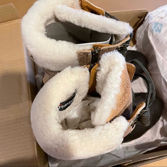 Sperry Tan and Black Winter Boots - Picture 6 of 8